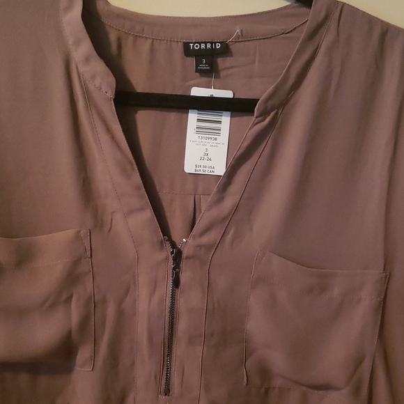 Torrid short sleeve top - Picture 2 of 3